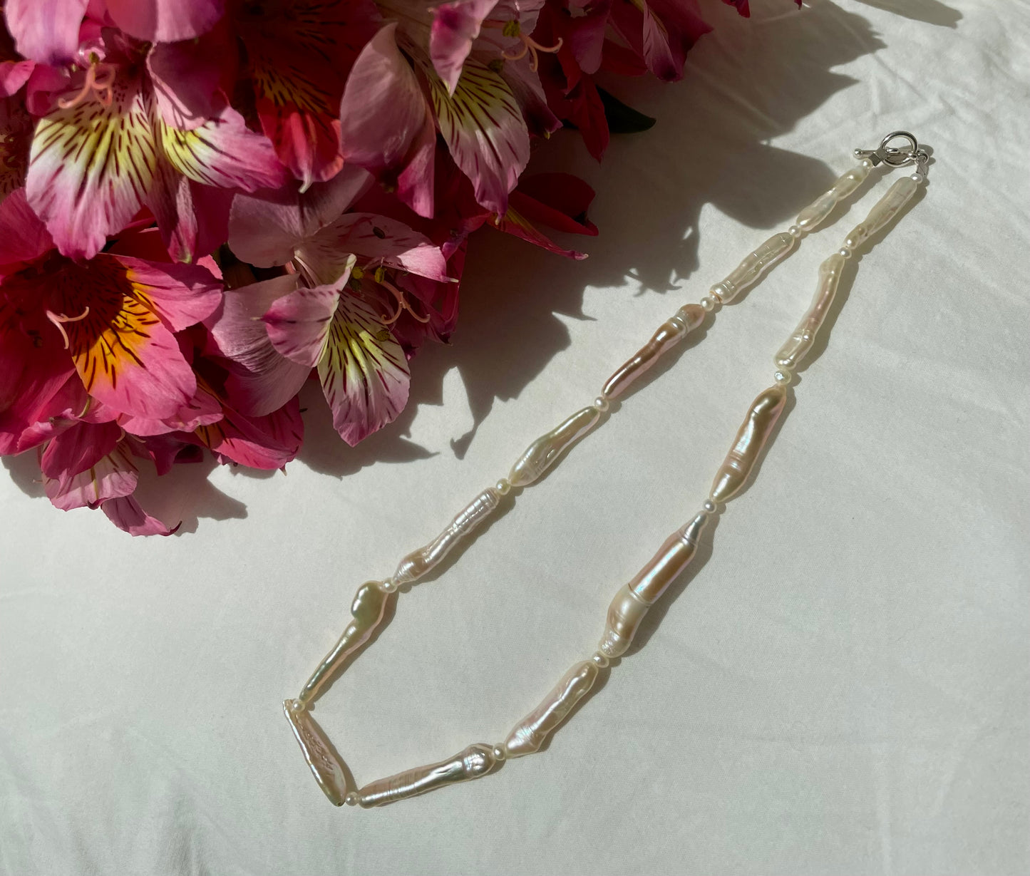 Irregular pearls necklace