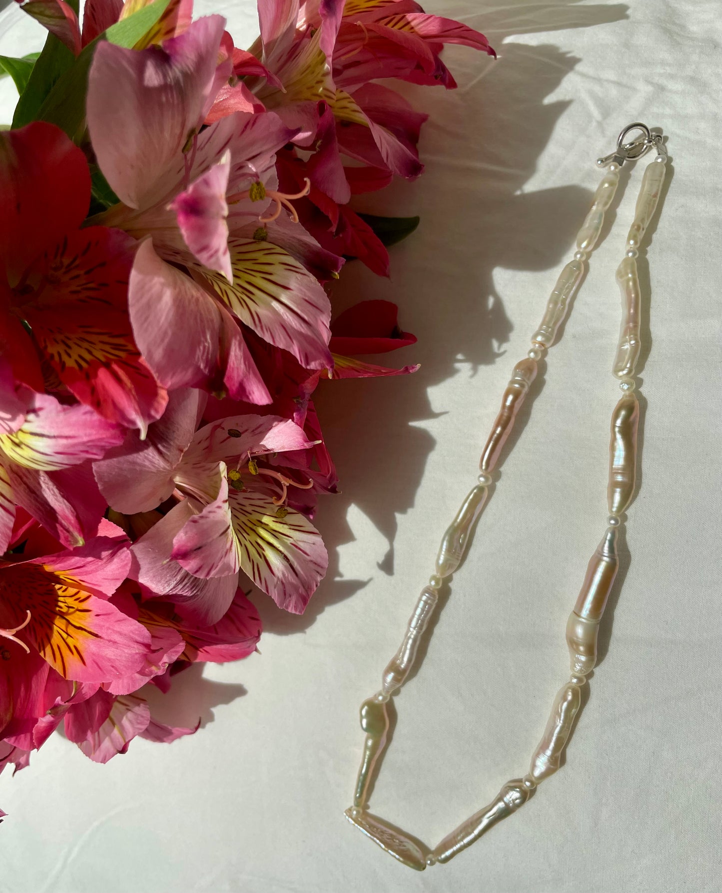 Irregular pearls necklace