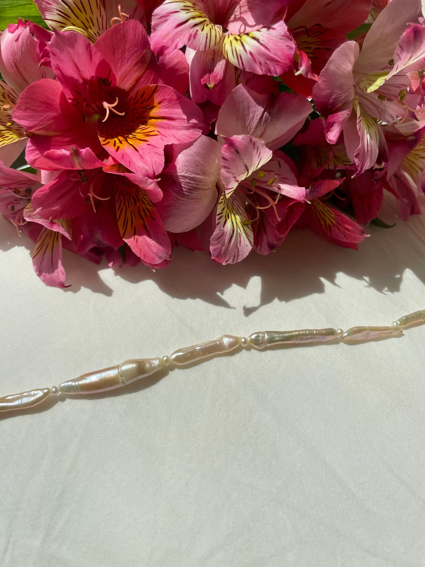 Irregular pearls necklace