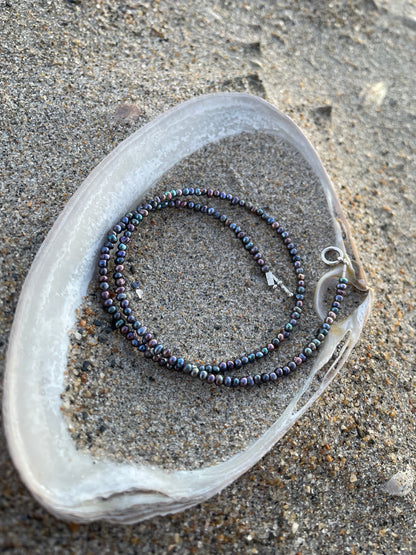 Simple freshwater peacock pearls