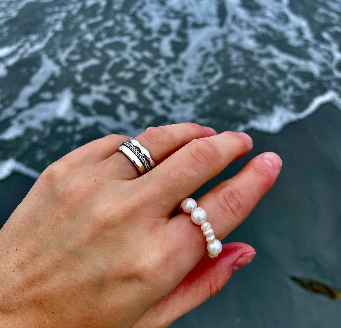 Irregular simple pearls ring