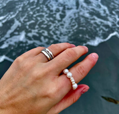 Irregular simple pearls ring