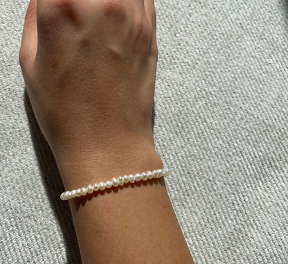 Simple pearls bracelet 14k Gold