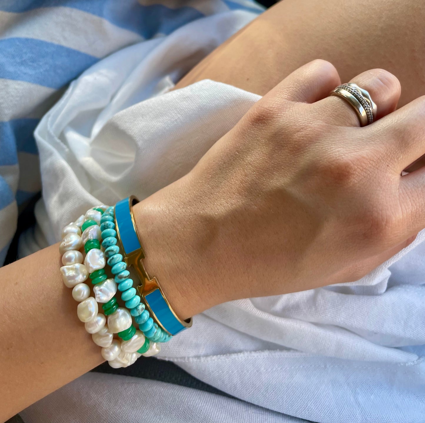 Pearl bobble bracelet with green jade