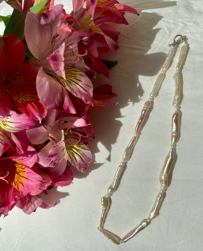 Irregular pearls necklace
