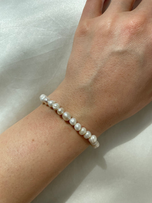 Larger freshwater pearls bracelet