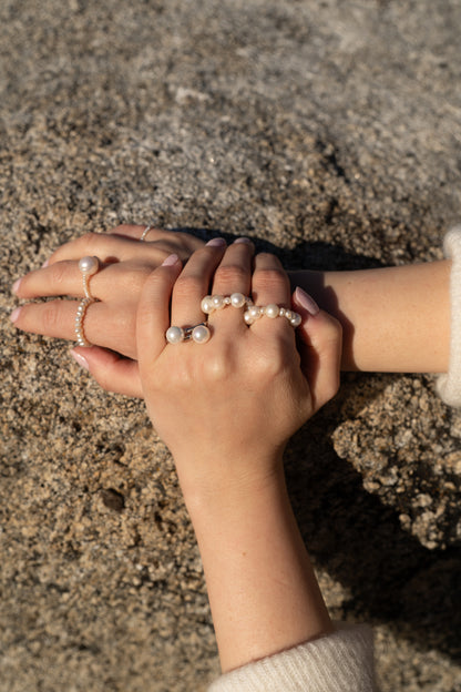 Irregular simple pearls ring