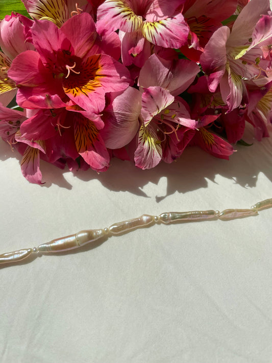 Irregular pearls necklace