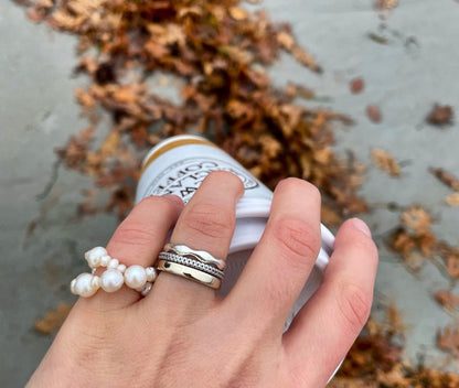 Irregular simple pearls ring