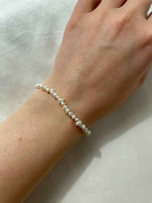 Simple pearls bracelet 14k Gold