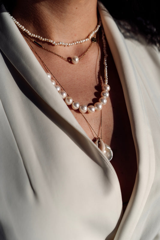 Simple pearls choker 14k Yellow Gold