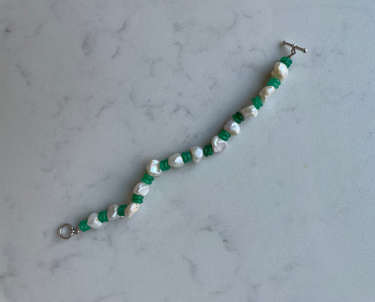 Pearl bobble bracelet with green jade