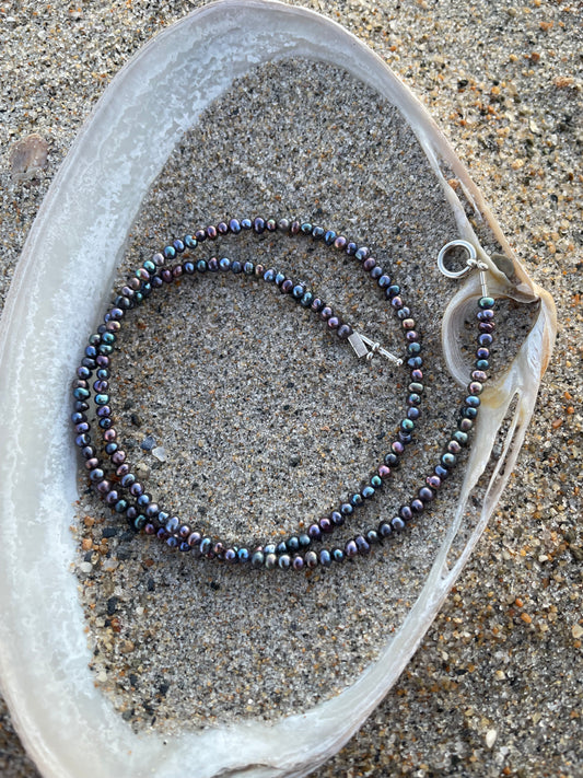 Simple freshwater peacock pearls